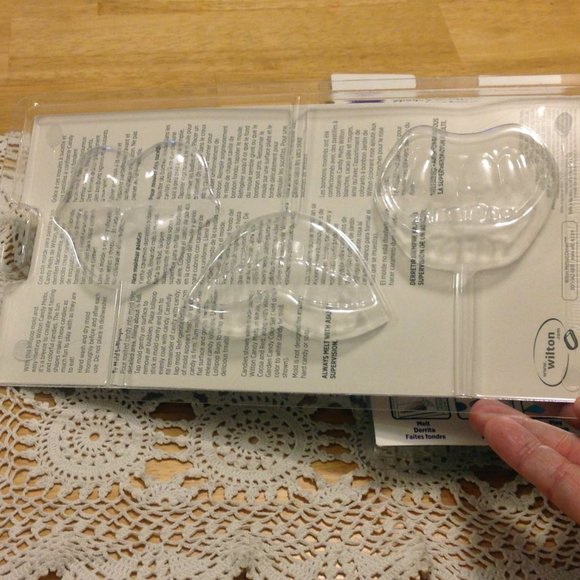 Wilton Candy Molds - Funny mouth shapes for Halloween or whenever - Picture 3 of 6